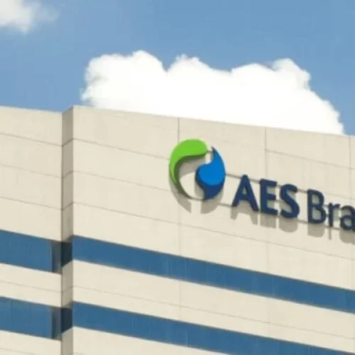 AES Brasil (AESB3) e Auren (AURE3) avançam com fusão para criar gigante do setor elétrico